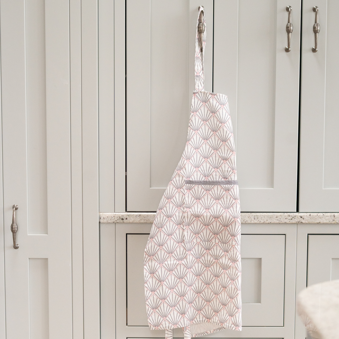 Zighy Linen Apron in Grey & Blush Pink