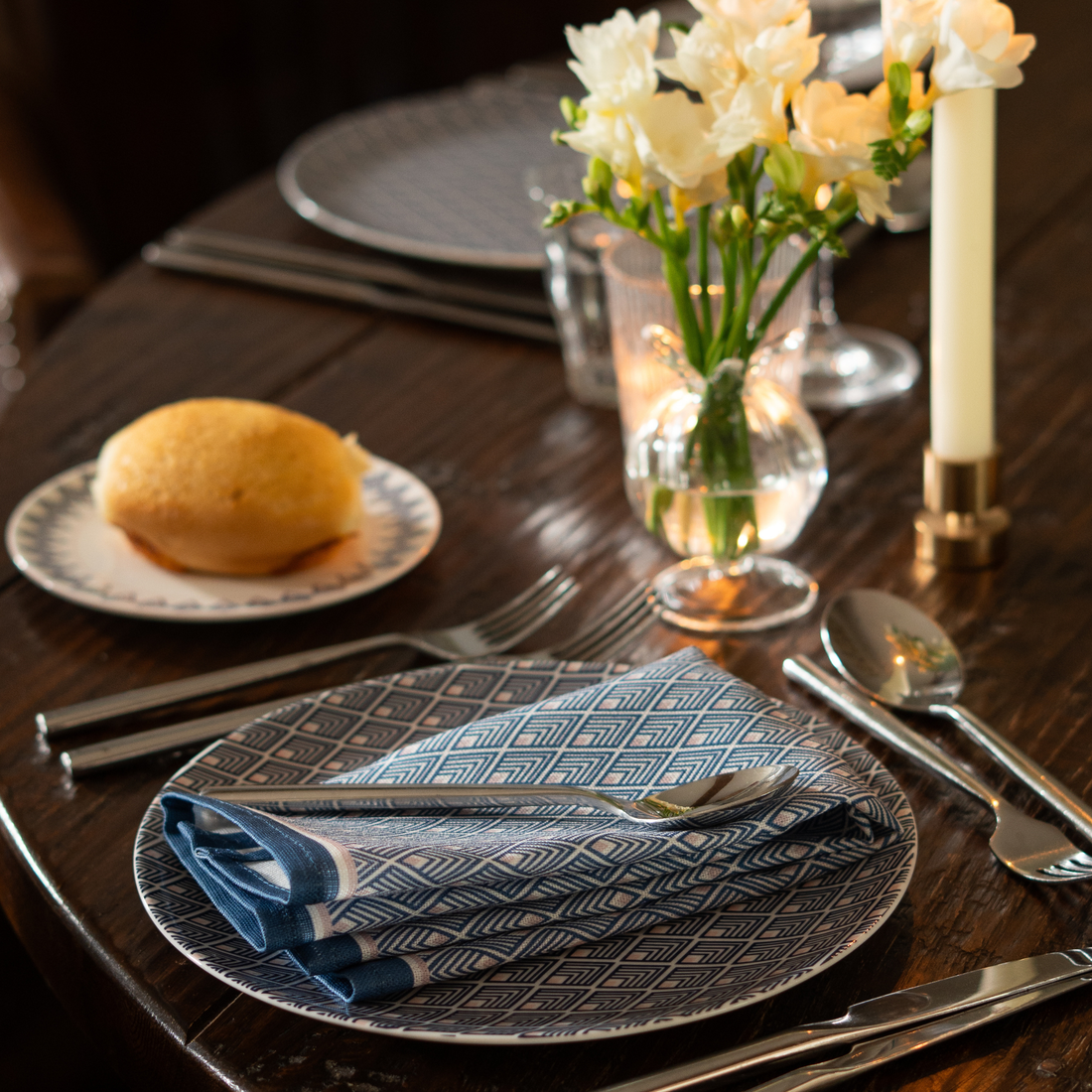 Gatsby Linen Napkin Set in Blue & Blush Pink